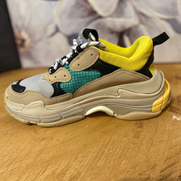 Balenciaga Triple S - Picture 5 of 12